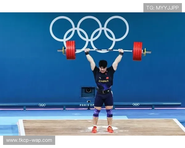 奥运会举重赛场的英雄们与历史的交响：力量、技艺与梦想的碰撞